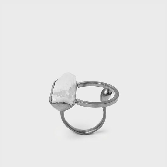 Sieviešu gredzens ar selenītu 