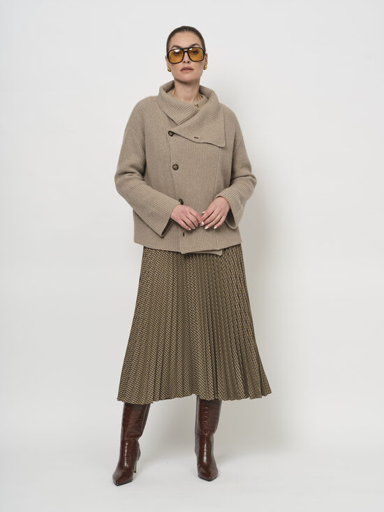 Adīts sieviešu kardigāns ar asimetrisku dizainu