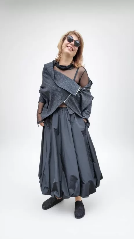 Melnie svārki midi garumā