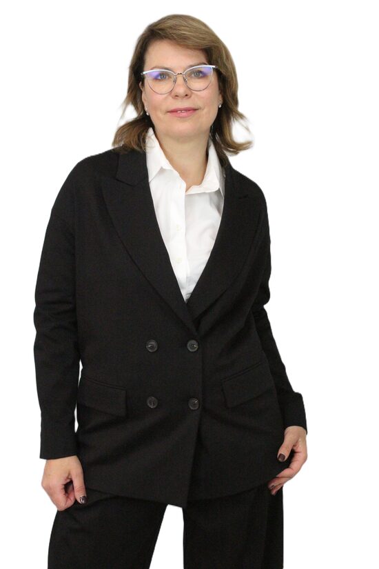 Melnā žakete ar klasisku piegriezumu