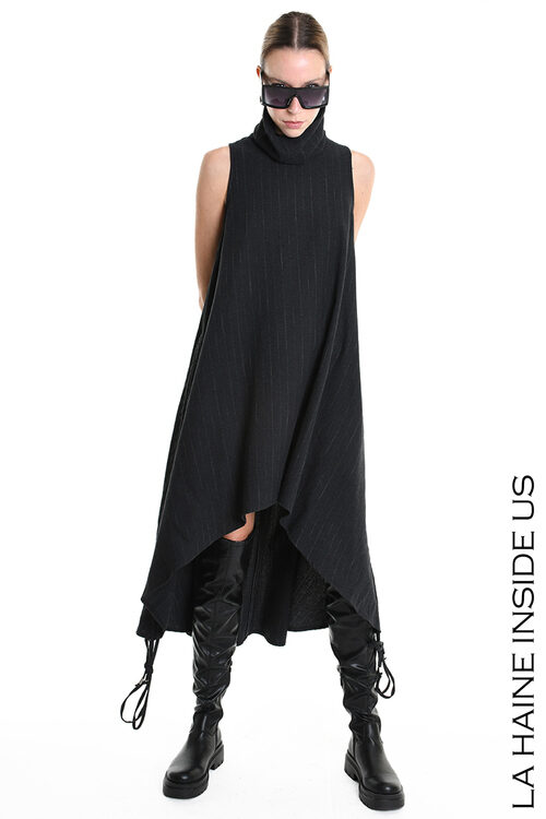 Asimetriska kleita bez piedurknēm ar augsto apkakli