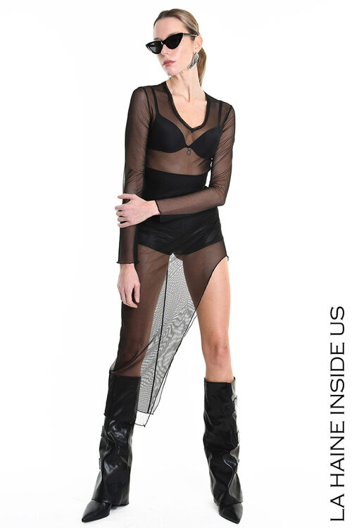 Caurspīdīga melna kleita ar asimetrisku piegriezumu