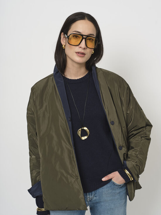 Divkrāsu sieviešu virsjaka