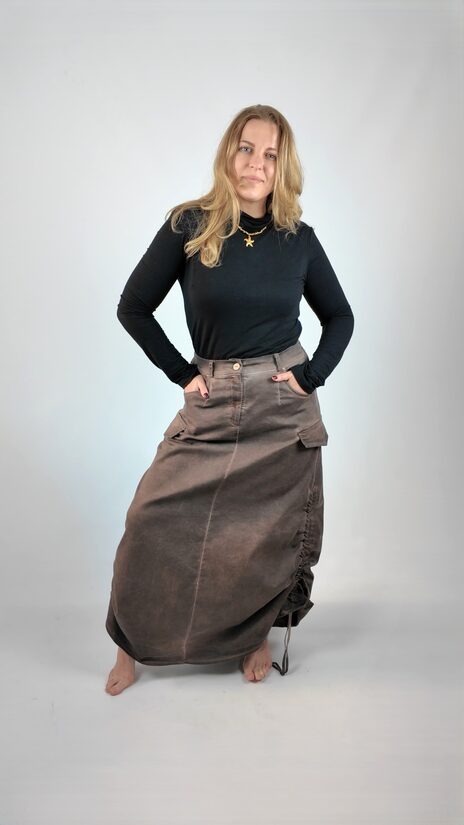 Gari svārki ar kabatām